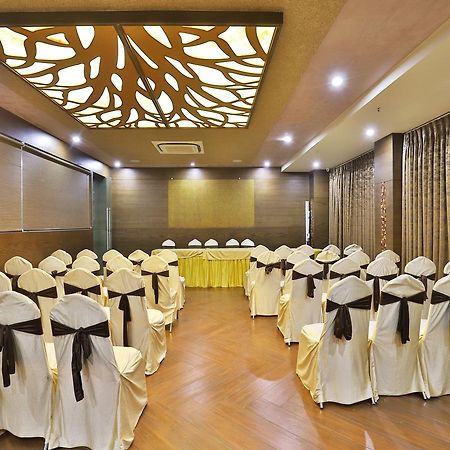 Oyo 13253 The Grand Vinayak Hotel Ahmedabad Luaran gambar