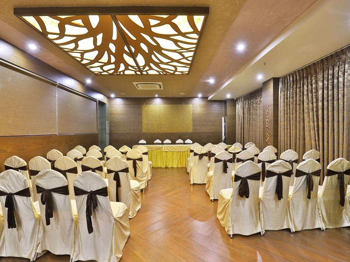 Oyo 13253 The Grand Vinayak Hotel Ahmedabad Luaran gambar