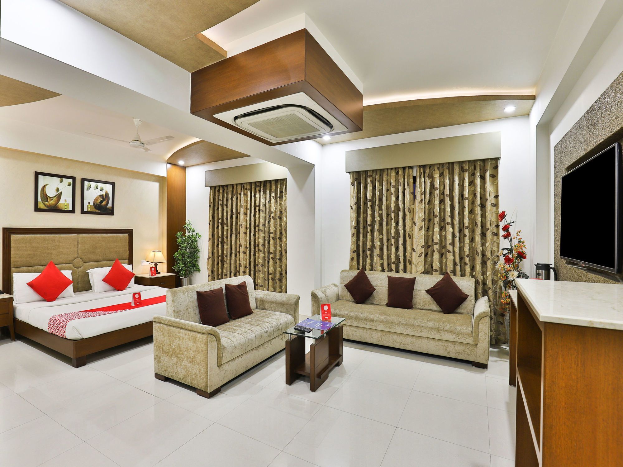 Oyo 13253 The Grand Vinayak Hotel Ahmedabad Luaran gambar