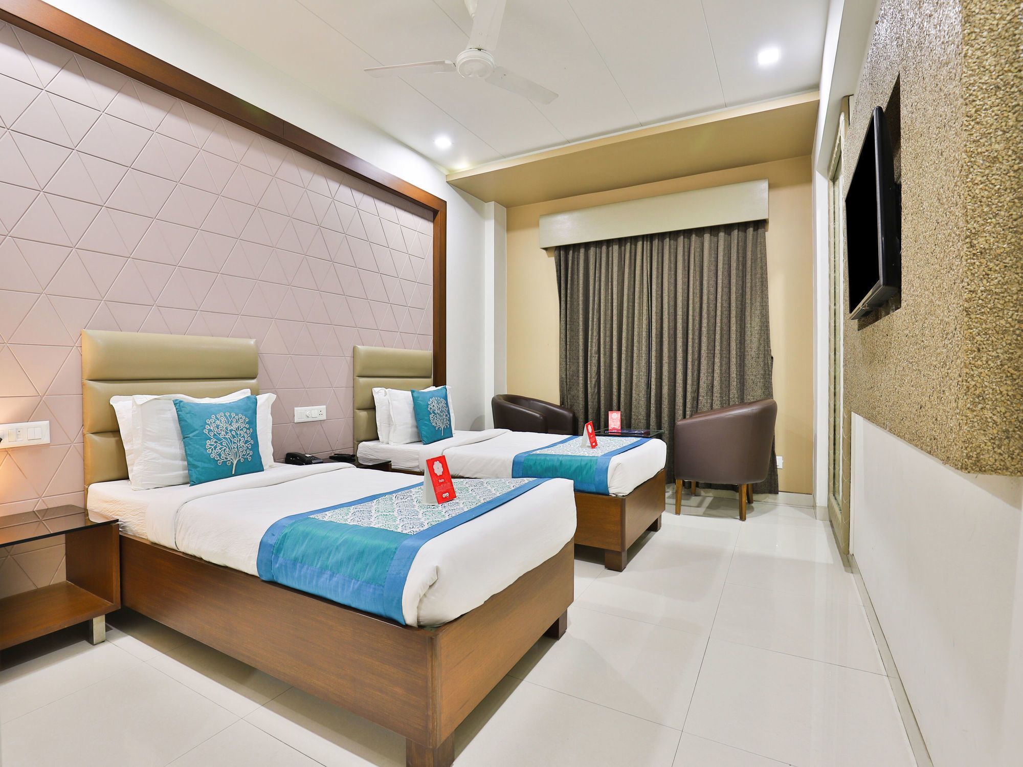 Oyo 13253 The Grand Vinayak Hotel Ahmedabad Luaran gambar