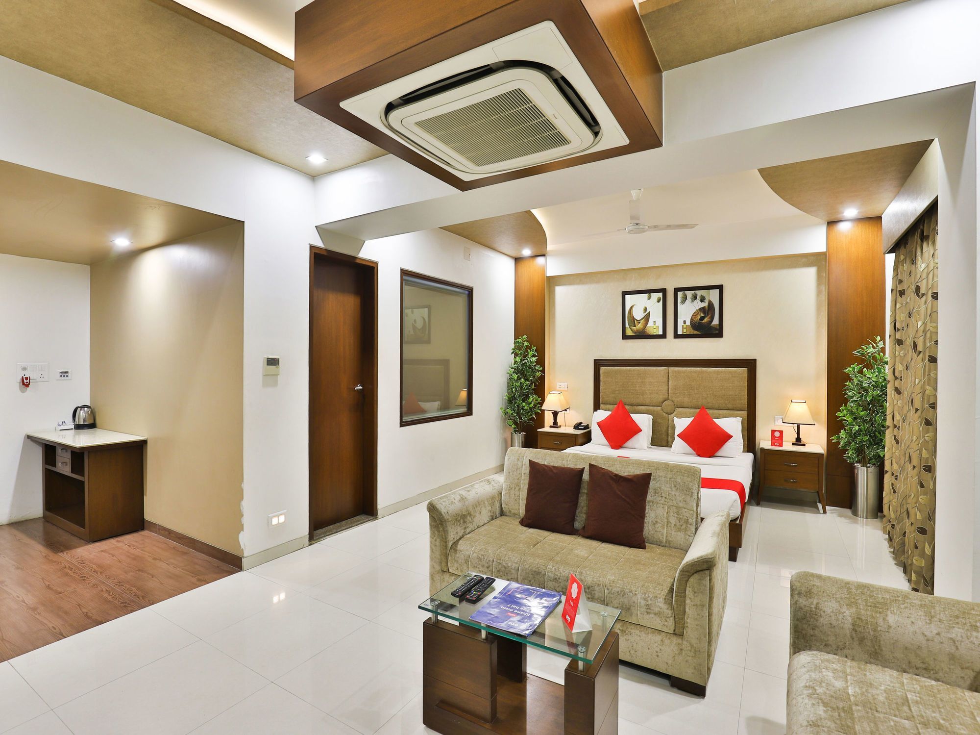 Oyo 13253 The Grand Vinayak Hotel Ahmedabad Luaran gambar