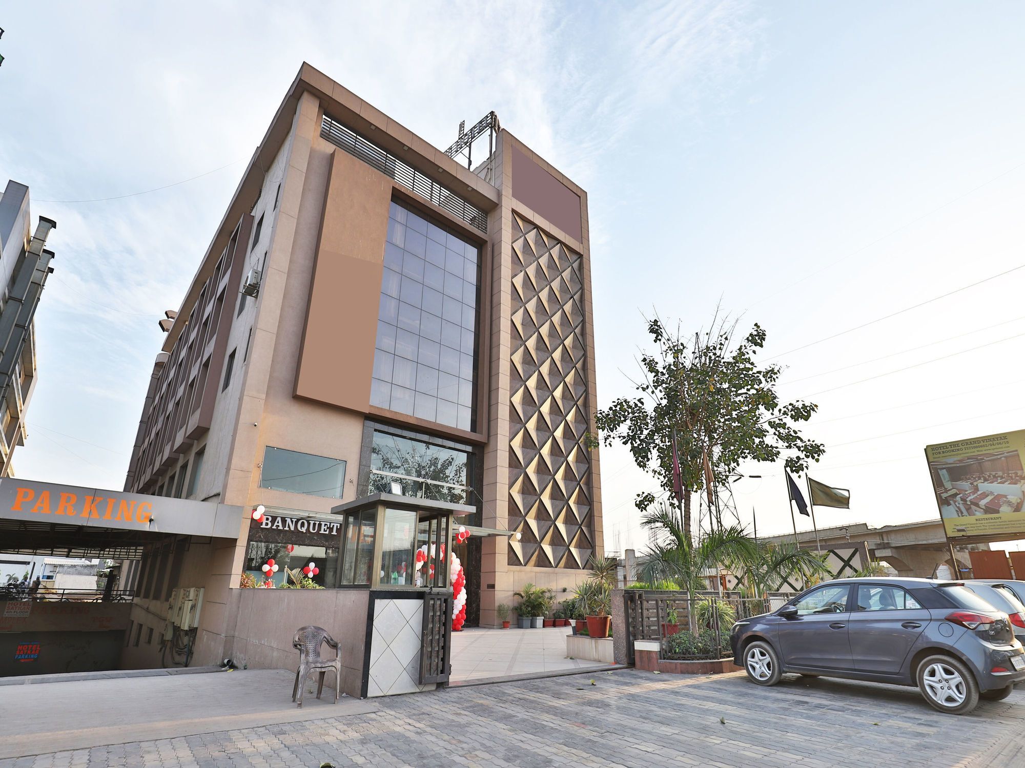 Oyo 13253 The Grand Vinayak Hotel Ahmedabad Luaran gambar